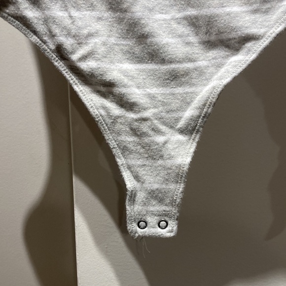 Abercrombie & Fitch Striped Body suit - Picture 3 of 6